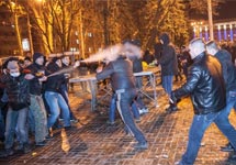 Столкновение в Донецке. Фото: novosti.dn.ua Столкновение в Донецке. Фото: novosti.dn.ua