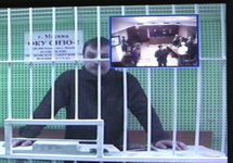 Михаил Косенко слушает решение коллегии Мосгорсуда по видеосвязи. Кадр Грани-ТВ Михаил Косенко слушает решение коллегии Мосгорсуда по видеосвязи. Кадр Грани-ТВ