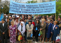 Митинг крымских татар в годовщину депортации. Евпатория, 2010. Фото: agatov.com Митинг крымских татар в годовщину депортации. Евпатория, 2010. Фото: agatov.com