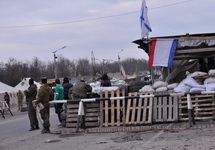 Блокпост российских оккупантов на границе Крыма и Херсонской области, март 2014. Фото: vesti.ua Блокпост российских оккупантов на границе Крыма и Херсонской области, март 2014. Фото: vesti.ua