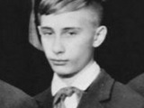 Владимир Путин в школьной форме. Архивное фото Владимир Путин в школьной форме. Архивное фото